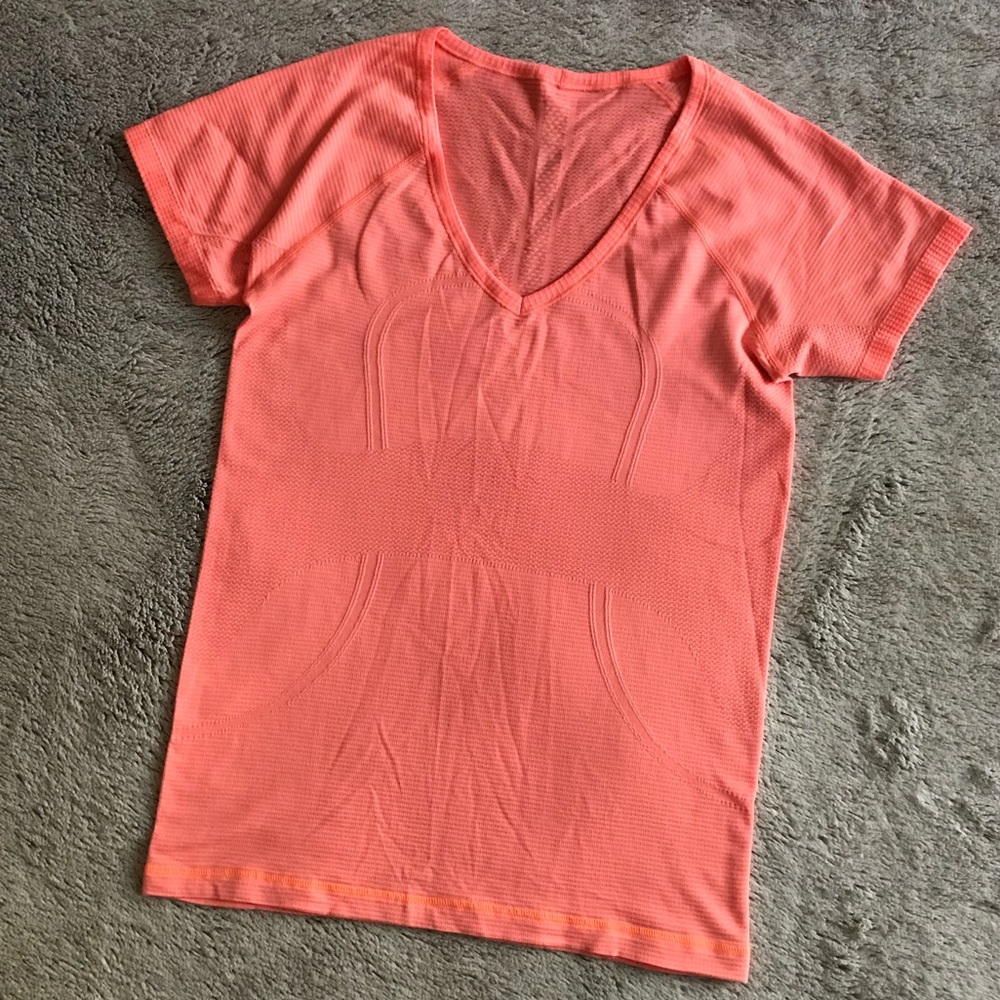 Lululemon Swiftly Tech V Neck (Very Light Flare)